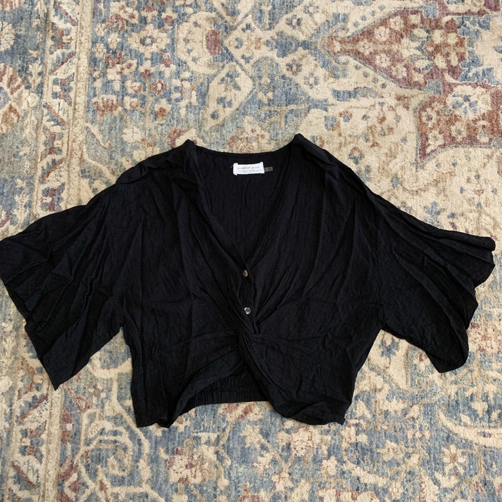 Mustard Seed Women’s Black Bell Sleeve Crop Blouse